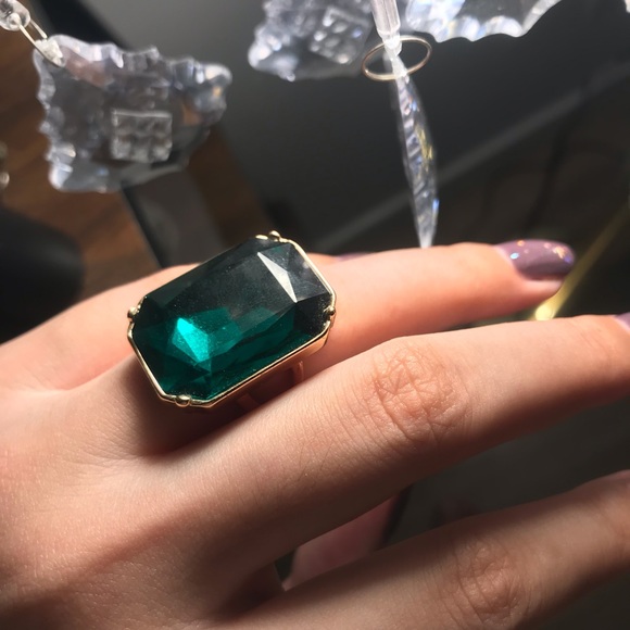 Vintage emerald ring.  Size 7 - Picture 6 of 6
